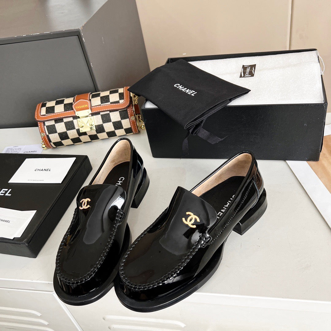 CNL luxury fashion patent leather loafers 0725012001