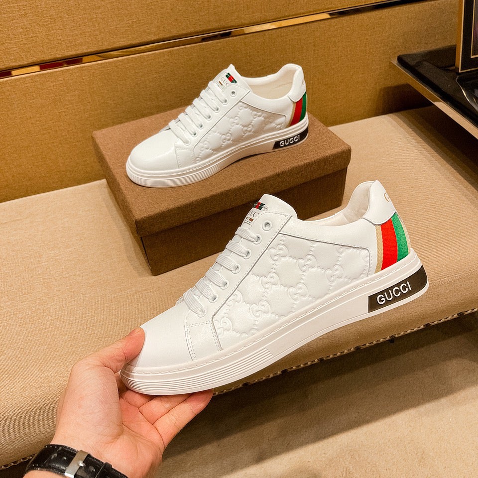 White leather print sneakers