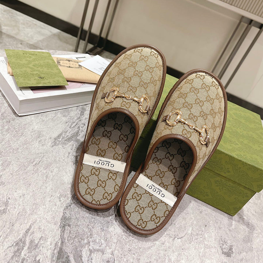 GC couple slippers-01