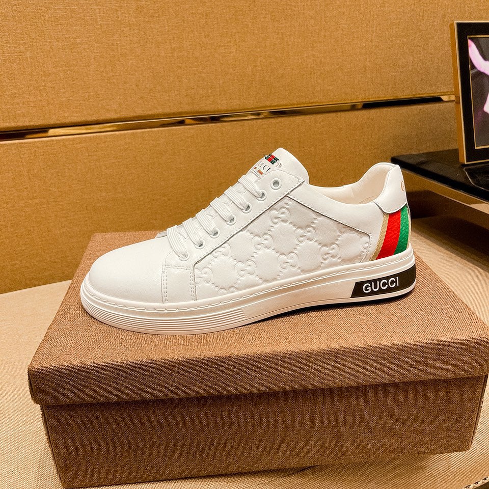 White leather print sneakers