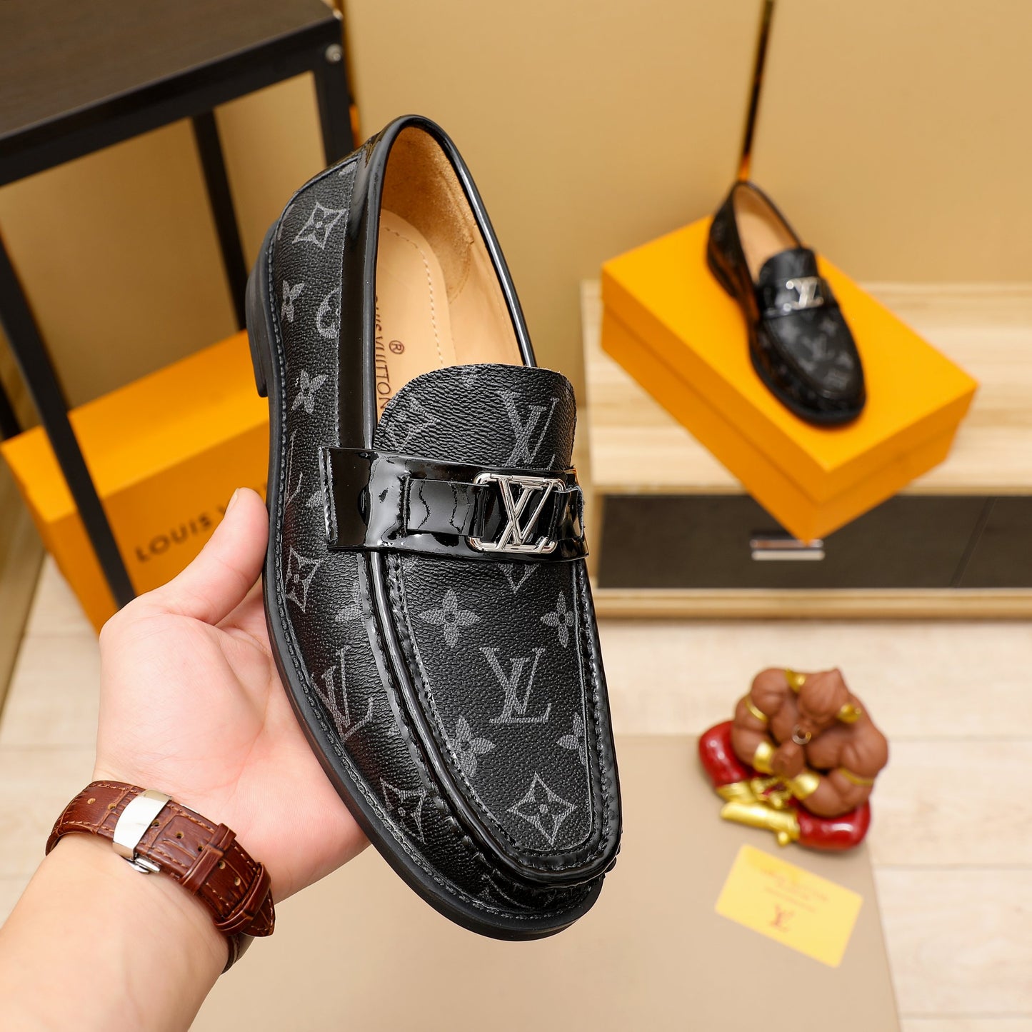 V print fashion leather shoes 0724050603