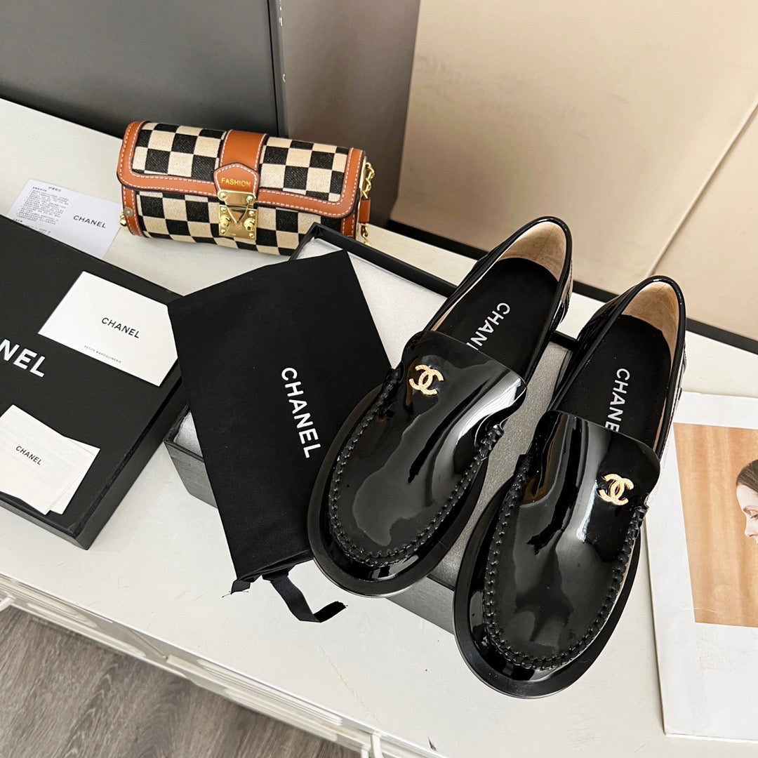 CNL luxury fashion patent leather loafers 0725012001