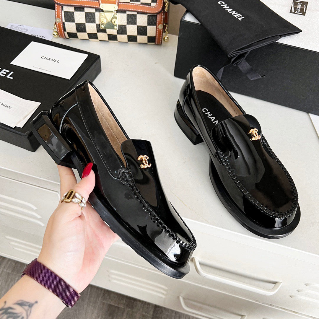 CNL luxury fashion patent leather loafers 0725012001
