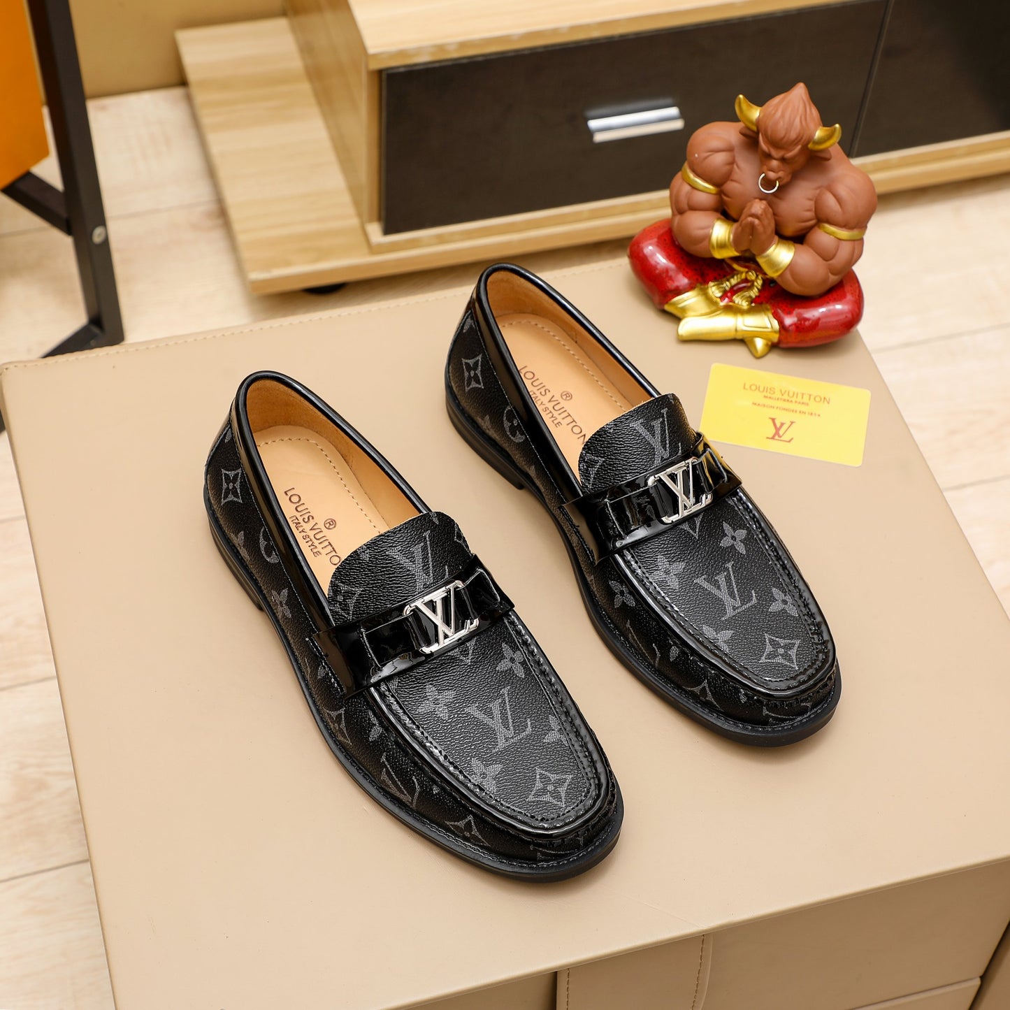 V print fashion leather shoes 0724050603