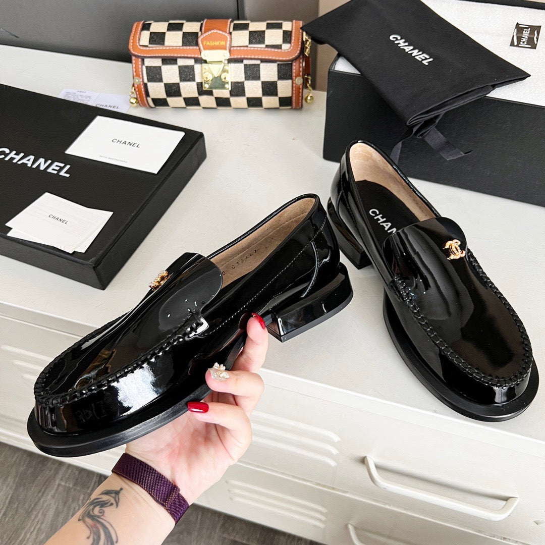 CNL luxury fashion patent leather loafers 0725012001