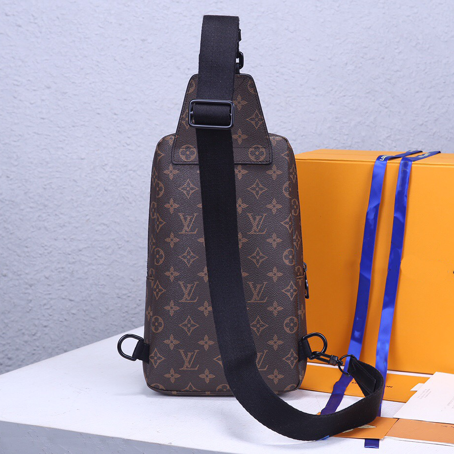 New Men's Fashion Hot Sale All-match Brown Small Chest Bag