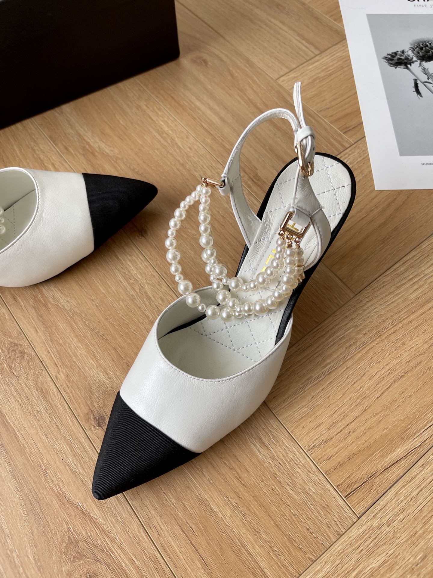 CNL Pointed pearl chain high heel sandals 1824070202