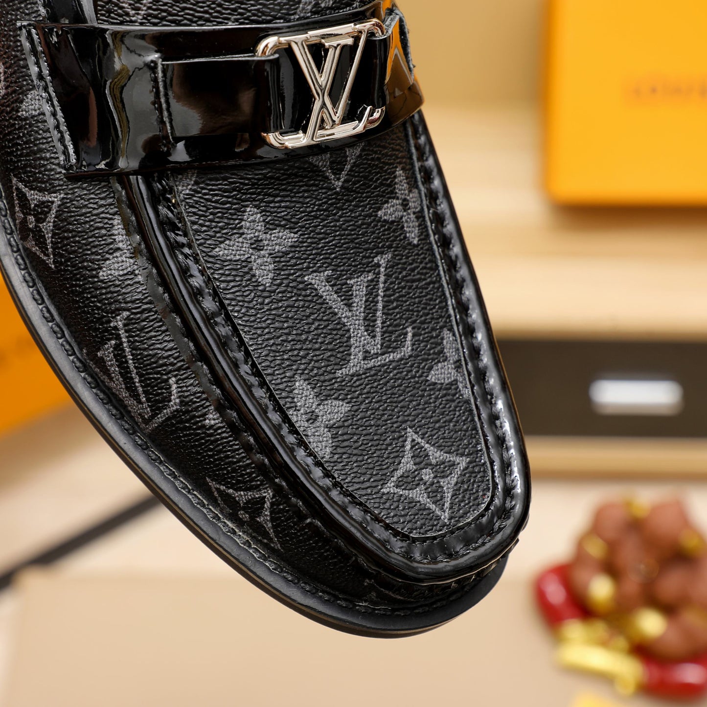 V print fashion leather shoes 0724050603