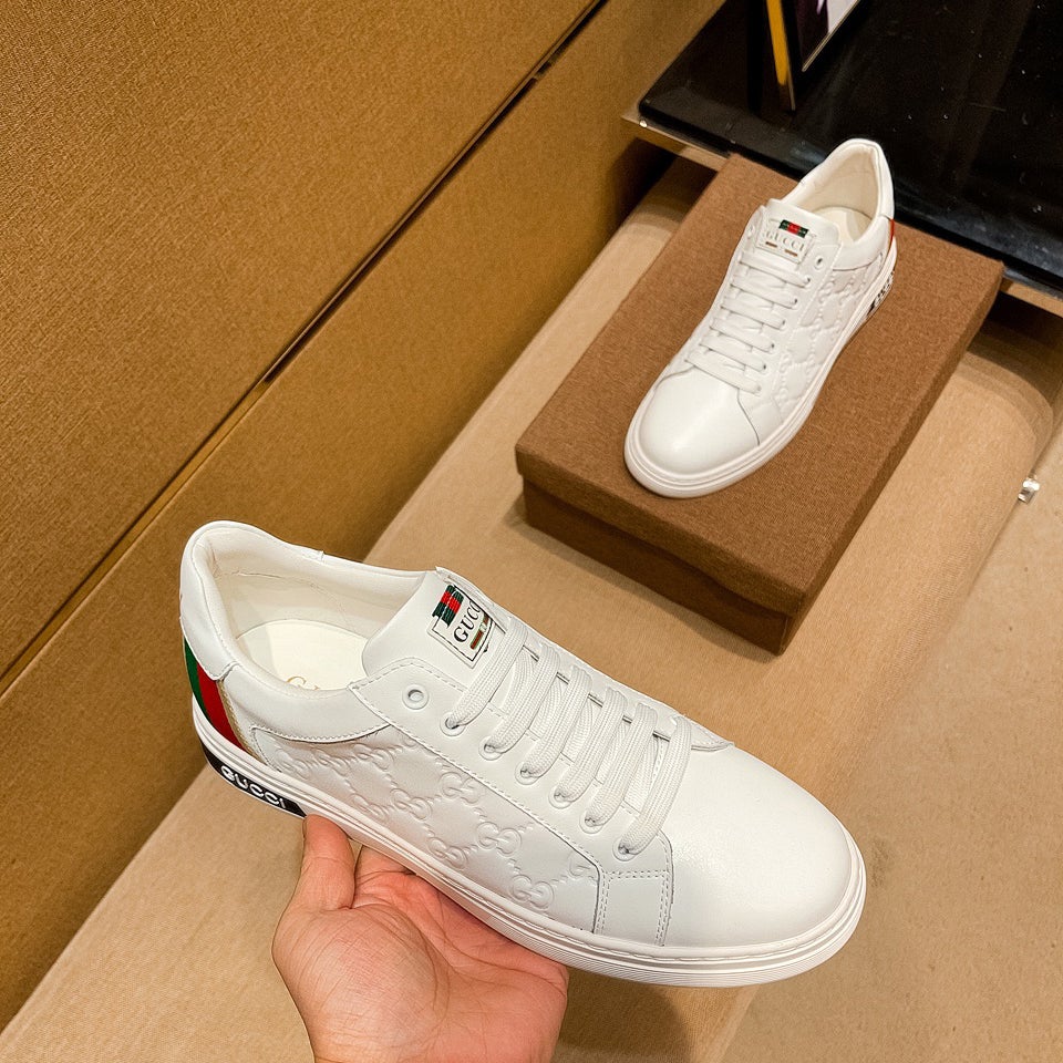 White leather print sneakers