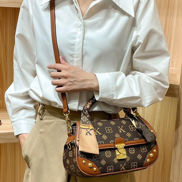 A vintage leather single-shoulder small square bag 2025080816