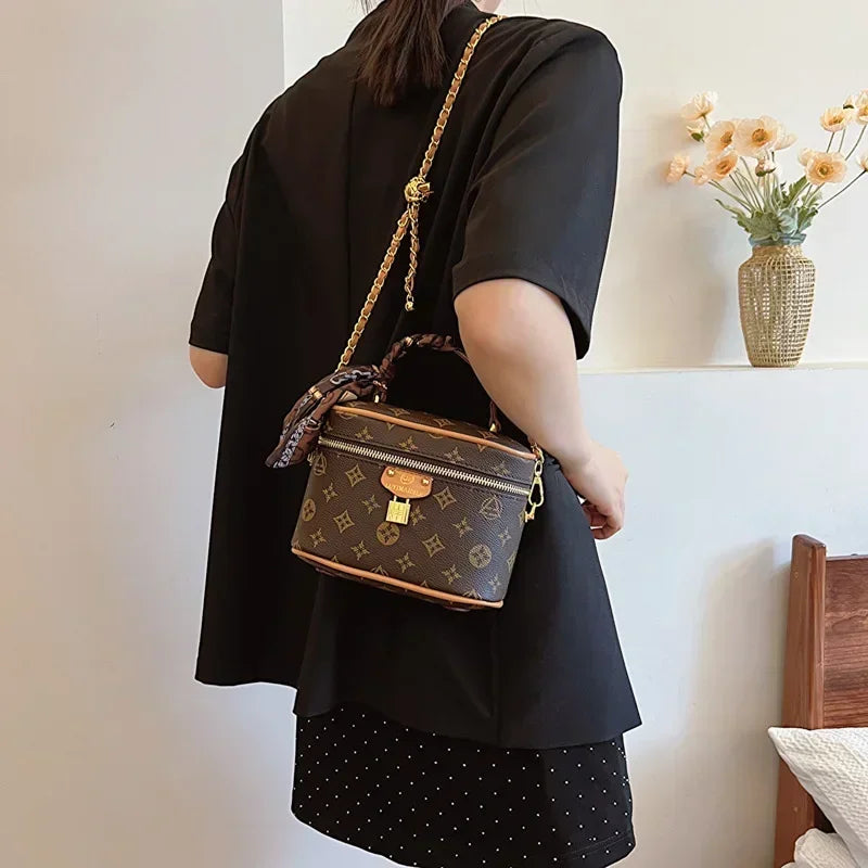 A retro printed bag for girls 2025073110