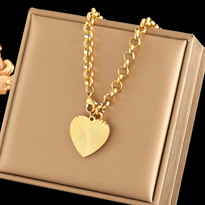 Square pendant necklace 2025081210