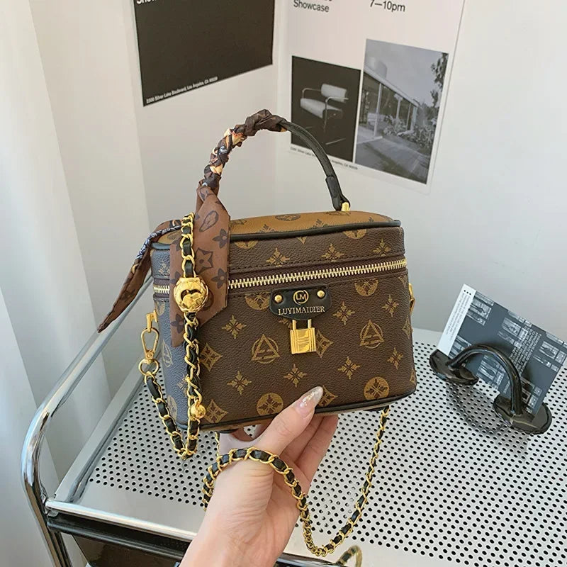 A retro printed bag for girls 2025073110