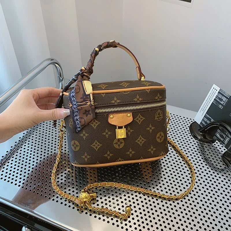 A retro printed bag for girls 2025073110