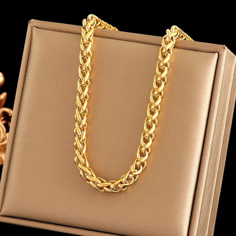 Square pendant necklace 2025081210