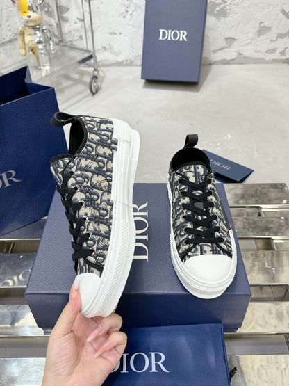 CD B23 Low-Top Sneaker 1824120910