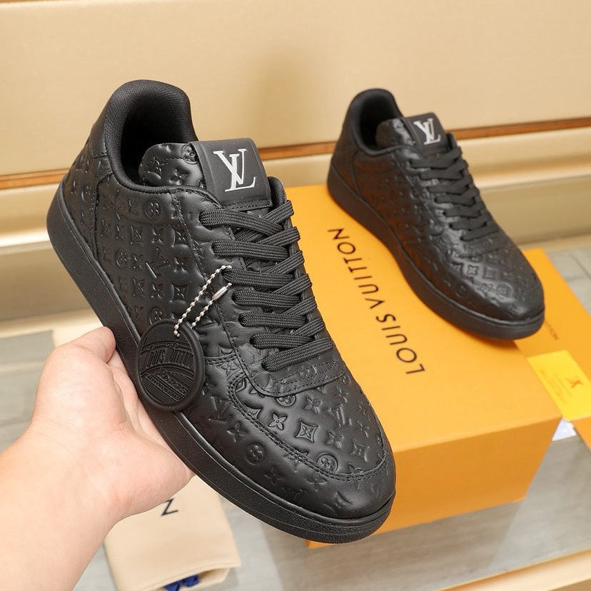 24 New Luxury V Sneakers 0424083005