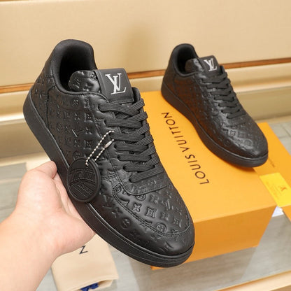 24 New Luxury V Sneakers 0424083005