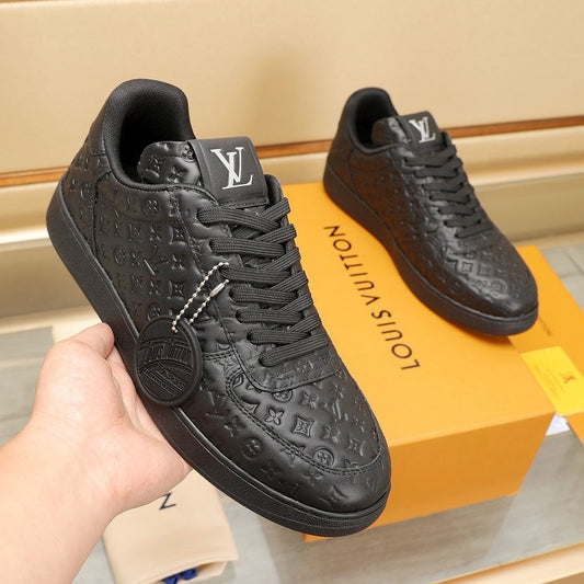 24 New Luxury V Sneakers 0424083005