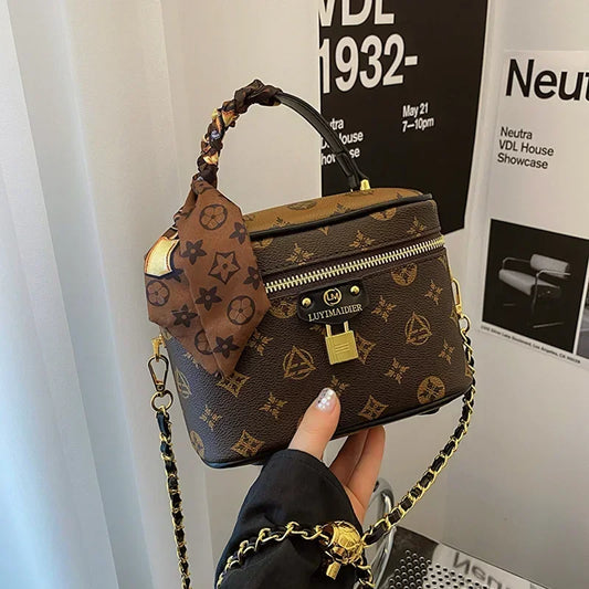 A retro printed bag for girls 2025073110